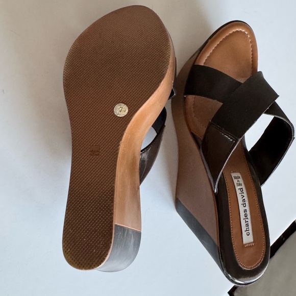 Charles David Platforms, Toffee & Brown, elastic straps across top, Size 38 NWOT - Picture 3 of 8